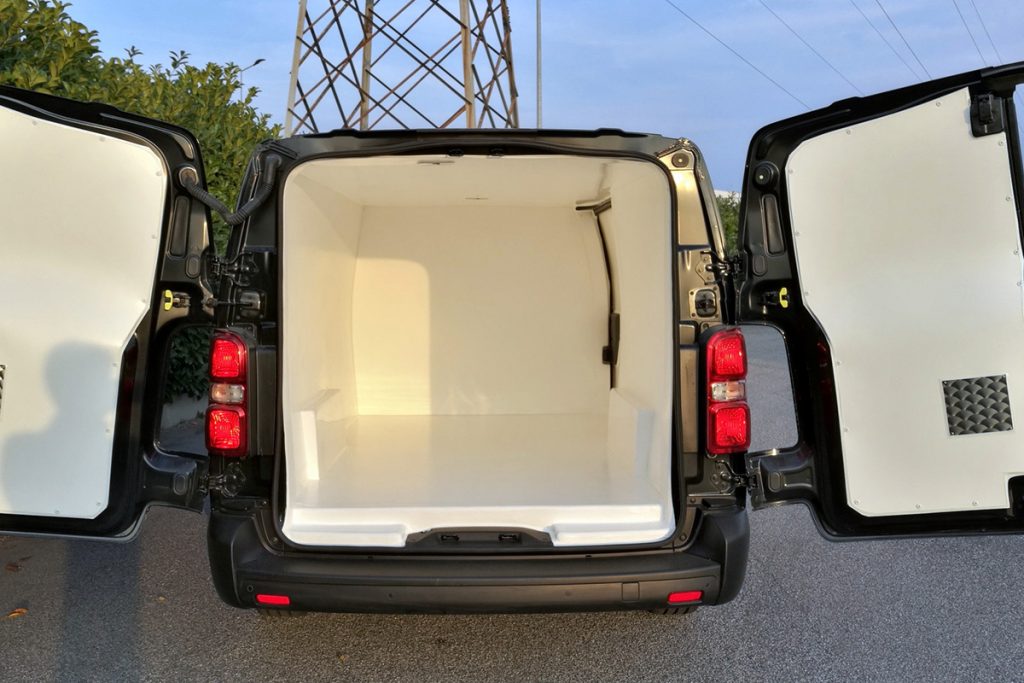 Coibentazione / allestimento isotermico / personalizzazione / Toyota proace / fiat scudo / opel vivaro / citroen jumpy / peugeot expert / LMK 3.5 Slim