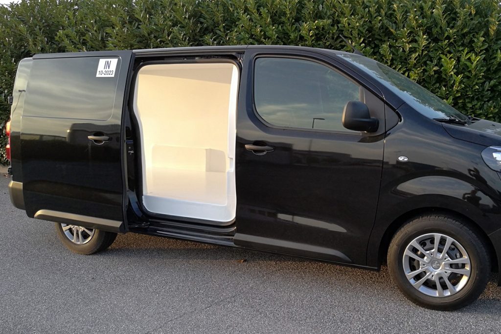 Coibentazione / allestimento isotermico / Renault Master / LMK 3.5 Slim / piano di carico